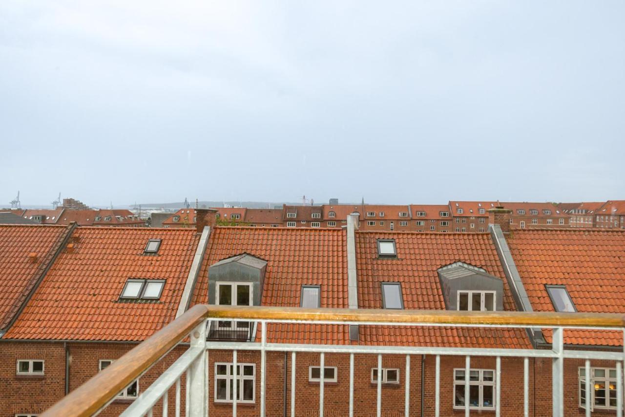 Come Stay In Penthouse With Room For 2-People Århus Eksteriør bilde